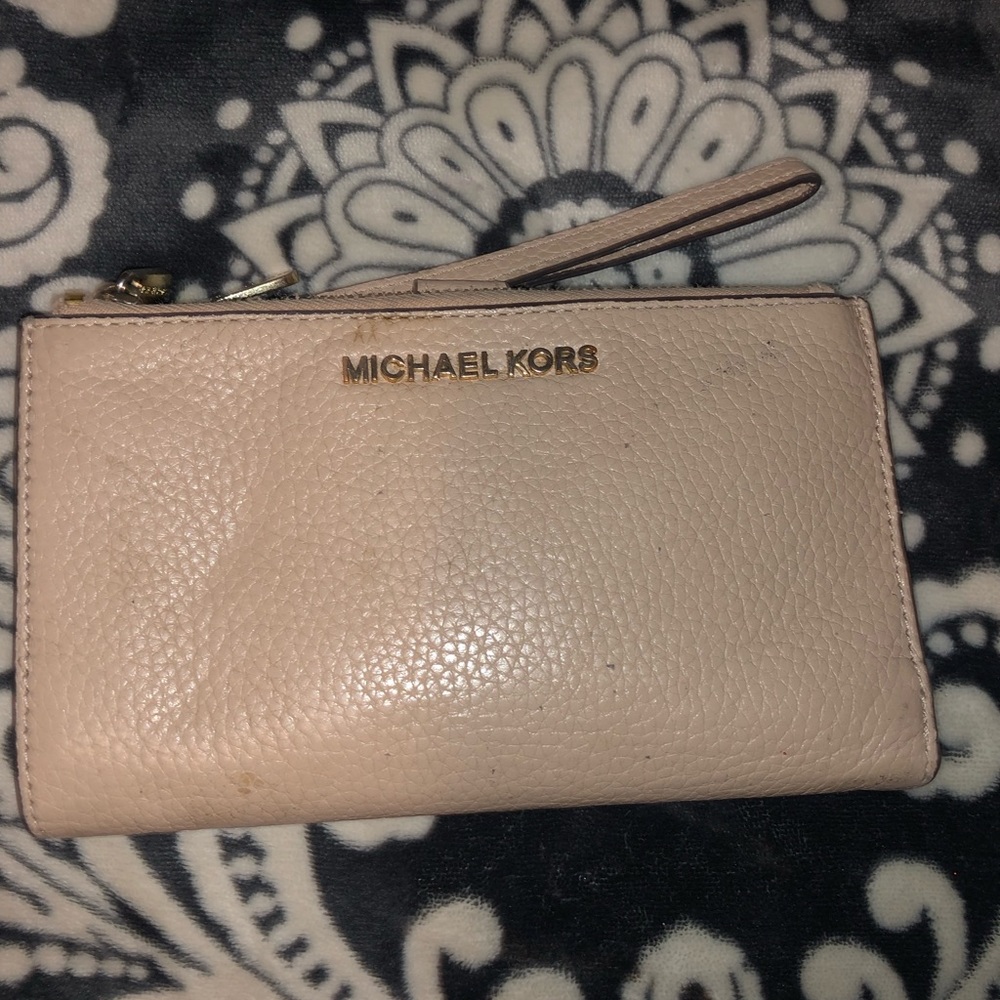 Light pink wristlet wallet/cellphone holder